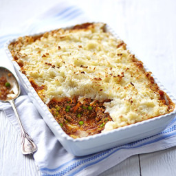 Beef and lentil cottage pie with cauliflower and potato topping
