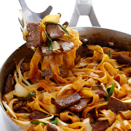 Beef Chow Fun (Beef & Noodle Stir Fry)