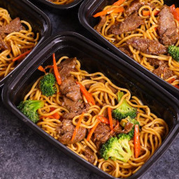 Beef Lo Mein Meal Prep {20 Minutes!}