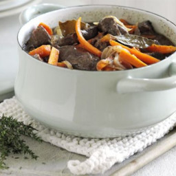 Beef with red wine and carrots