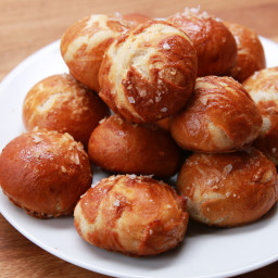 Beer and Cheese Pretzel Bites Recipe by Tasty