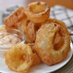 Beer Battered Onion Rings with Dipping Sauce
