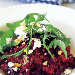 Beetroot risotto with goats' cheese and walnuts (vegetarian)