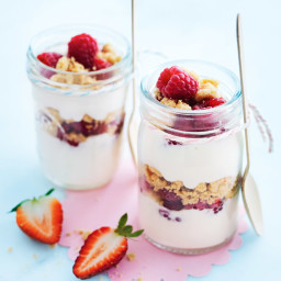 Berry And Yoghurt Crumbles