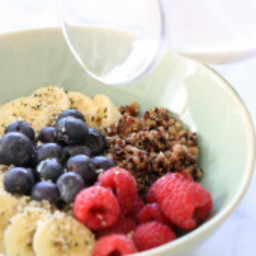 Berry Quinoa Breakfast Bowls