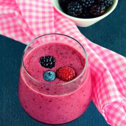 Berry smoothie with yogurt