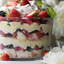 Berry Trifle: a no-bake mixed berry summer dessert