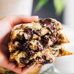 BEST EVER Bakery Style Chocolate Chip Cookies
