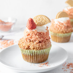 Best Vegan Strawberry Crunch Cupcakes!