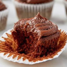 better-for-you-chocolate-cupcakes-2521244.jpg