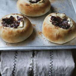 BIALY STUFFED W/ CREAM CHEESE AND HONEY DATES