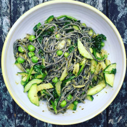Black bean spaghetti with courgettes, spinach, peas and vegan pesto