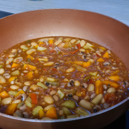 Black-eyed bean and vegetable chilli bowl