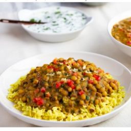 Black-Eyed Peas Curry With Yogurt Gravy