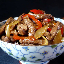 Black pepper beef stir-fry (黑椒牛柳)
