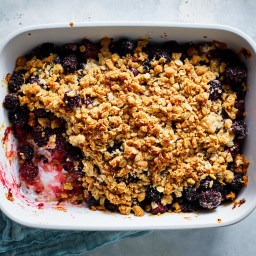 Blackberry Crisp With Crunchy Oat Topping