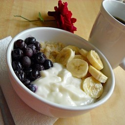 blueberry and banana yoatgurt