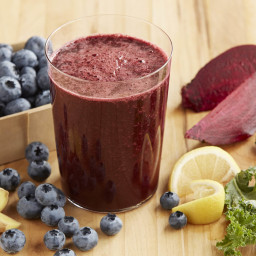 Blueberry Beet Juice with Kale and Lemon