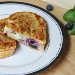 Blueberry Brie Grill Cheese w/ Basil and Cinnamon Brown Sugar