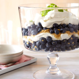 Blueberry cheesecake parfait