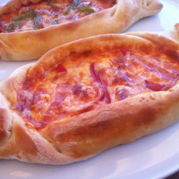 Boat shaped Greek Pizza recipe (Peinirli or Peynirli)