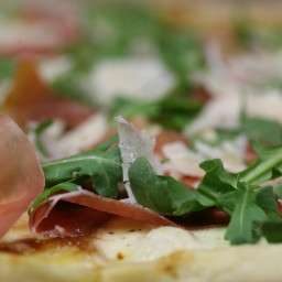 Bone Suckin' Fig, Prosciutto, and Arugula Pizza