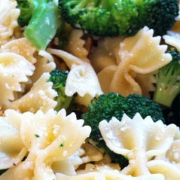Bow Tie Pasta with Broccoli, Garlic, and Lemon Recipe