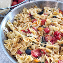 Bow-Tie Pasta with Cherry Tomatoes & Fresh Basil