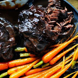 Braised beef cheeks with baby carrots