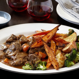 braised-beef-with-roasted-potatoes-and-broccoli-1748813.jpg