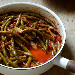 Braised Green Beans with Garlic and Tomato