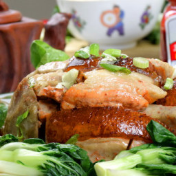 Braised pork belly with taro (芋头扣肉)