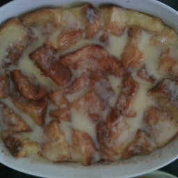 bread-pudding-with-white-sauce.jpg