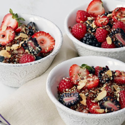 Breakfast Bowl With Quinoa and Berries