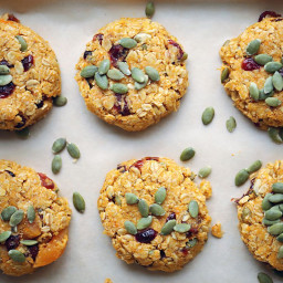 Breakfast muesli cookies with apricot and cranberry recipe