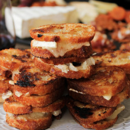 Brie and Candied Bacon Grilled Cheese Bites