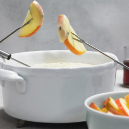 Brie Fondue with Fresh Thyme and Chardonnay