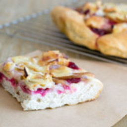 Brie, Pear and cranberry Pizza Bread
