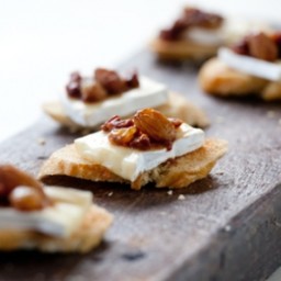 Brie Toasts with Spiced Sundried Tomato Compote