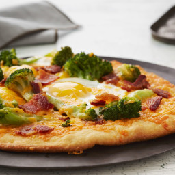 Broccoli-Cheddar Breakfast Pizza