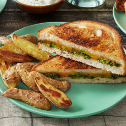 broccoli-cheddar-grilled-cheese-sandwicheswith-fingerling-potatoes-an...-1893847.jpg