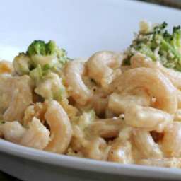 Broccoli, Chicken and Cheese Pasta Bake