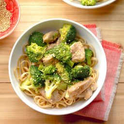 broccoli-pork-stir-fry-with-noodles-2811408.jpg