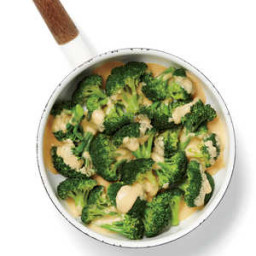 broccoli-with-cheese-sauce-2021147.jpg