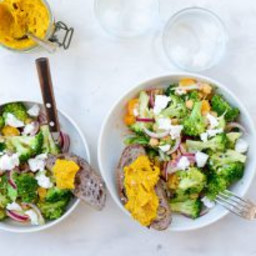 Broccolisalat med appelsin, kikærter og vegansk feta
