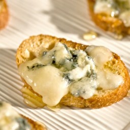 Bruschetta with Gorgonzola Cheese and Honey
