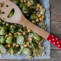 BRUSSELS SPROUTS WITH VEGAN CHEESE CRUMBLE AND CHICKPEAS