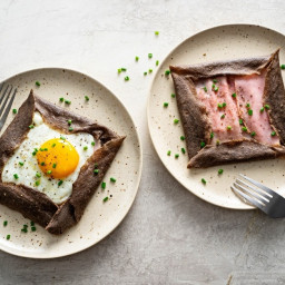 Buckwheat Crepes With Ham, Cheese and Egg (Galettes Complètes)