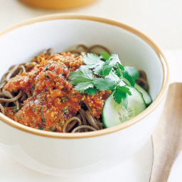 Buckwheat noodles with spicy bolognaise (gluten-free)