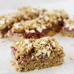 buckwheat-oats-granola-bars-with-fig-jam-1671943.jpg
